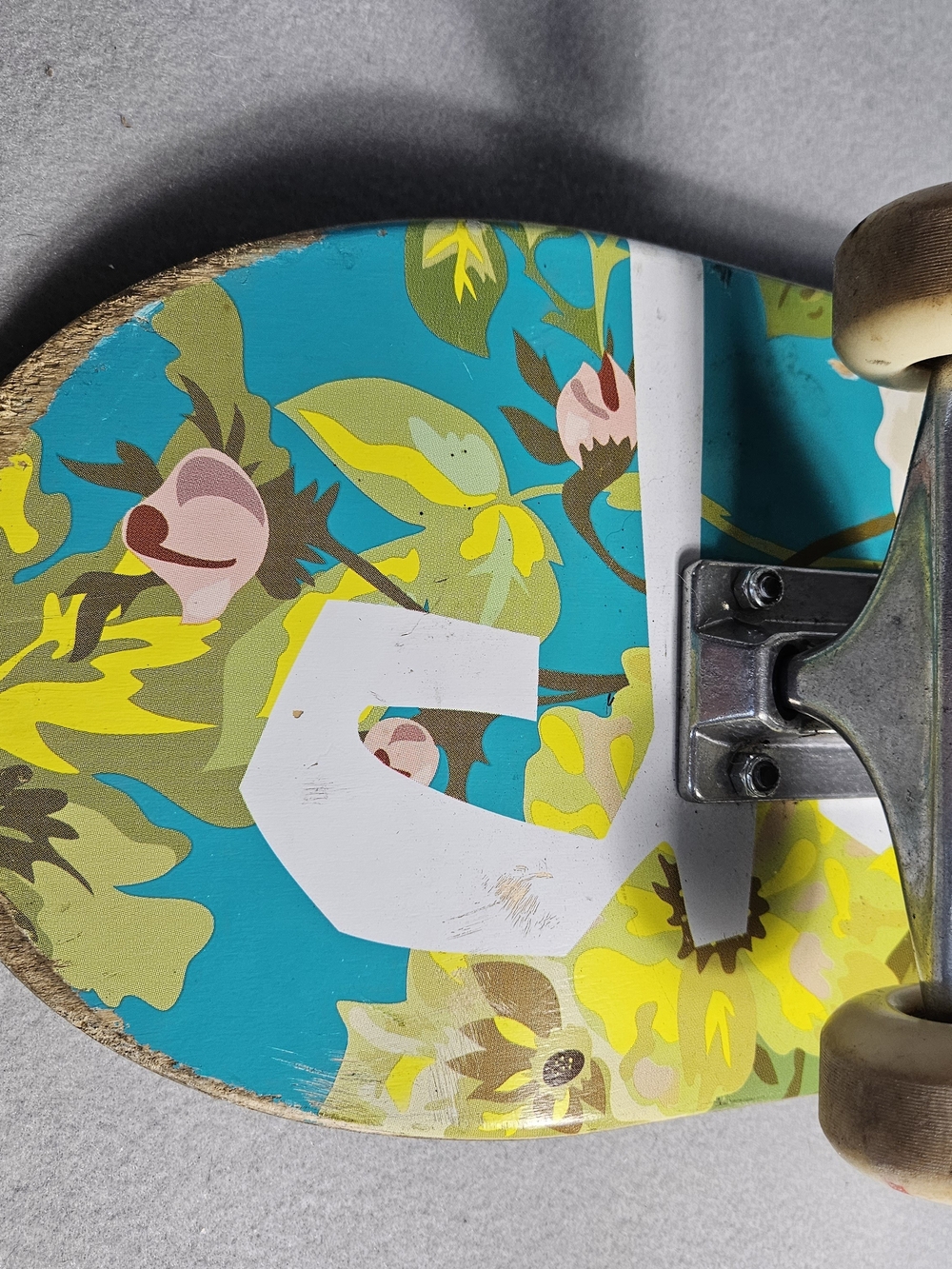 Chocolate Skateboards Stevie Perez Floral Complete Skateboard - Picture 3 of 12